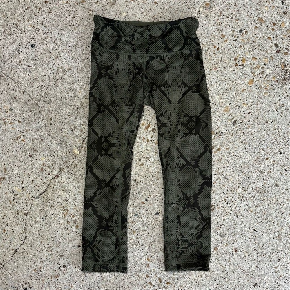 Lululemon Wunder Under Crop Leggings Women's Size 4‎ Snakeskin Print
